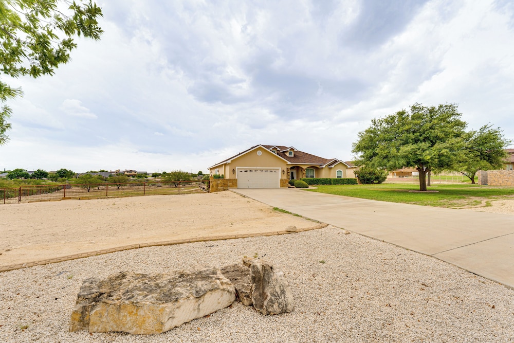 1 Mi From Lake: Pet-friendly Del Rio Gem
