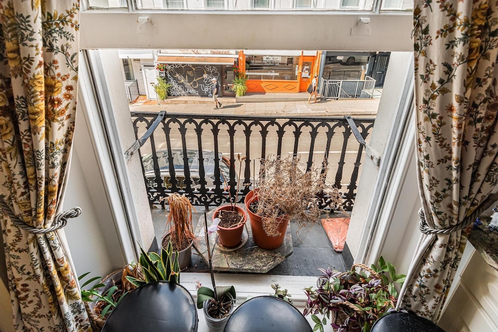 balcony