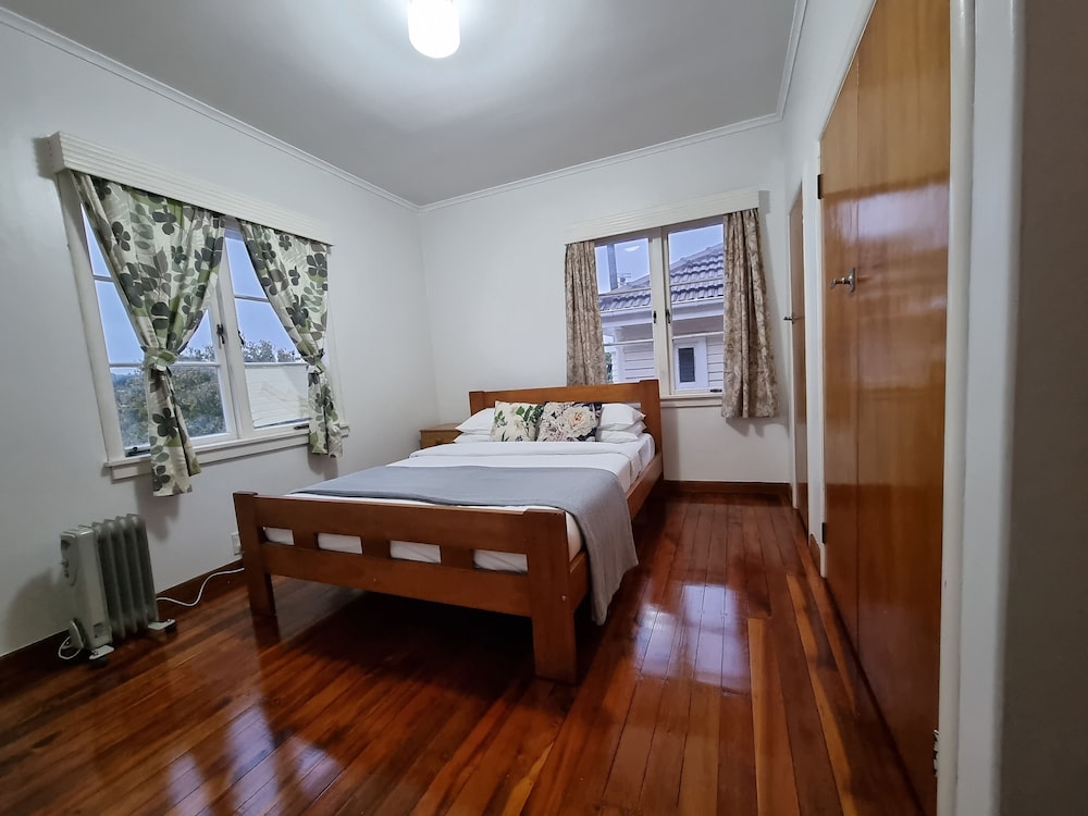 Cozy 3BR - Heat Pump & Wifi & Netflix view 4