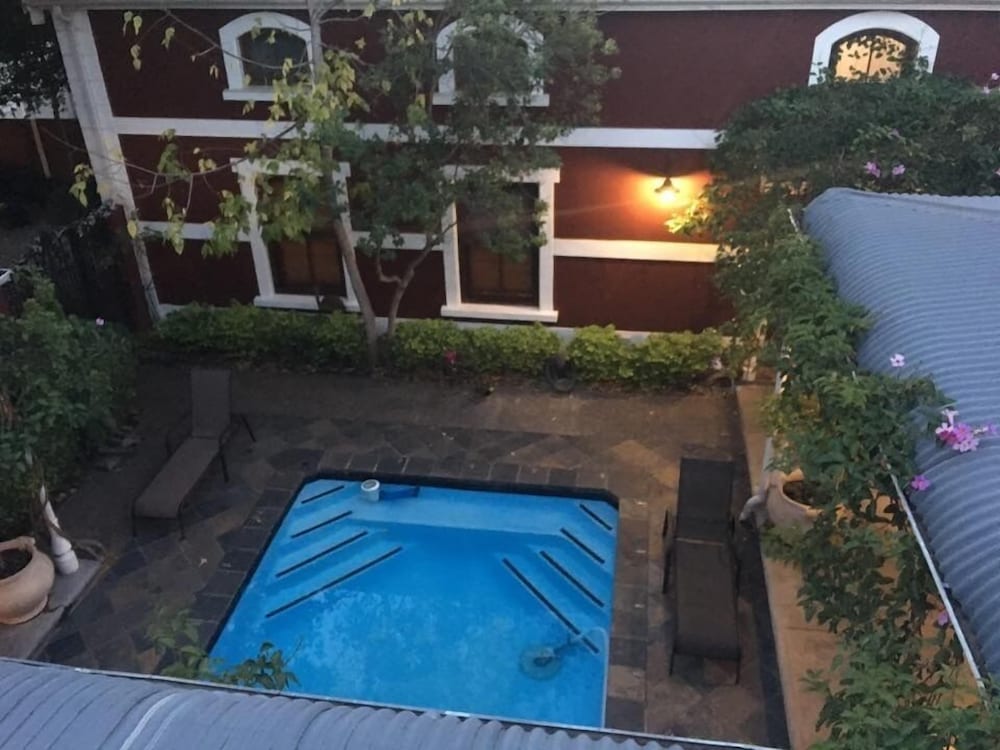 Roosenwijn Guest House