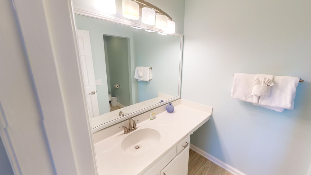 River Oaks 38f 2 Bedroom Condo