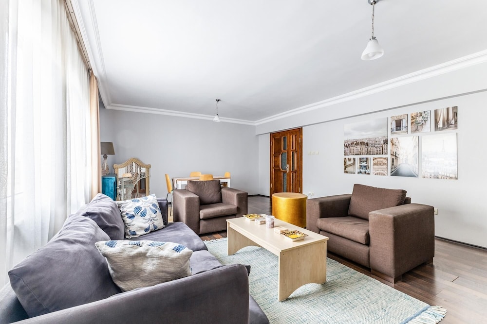 Chic Luminous Flat in Uskudar
