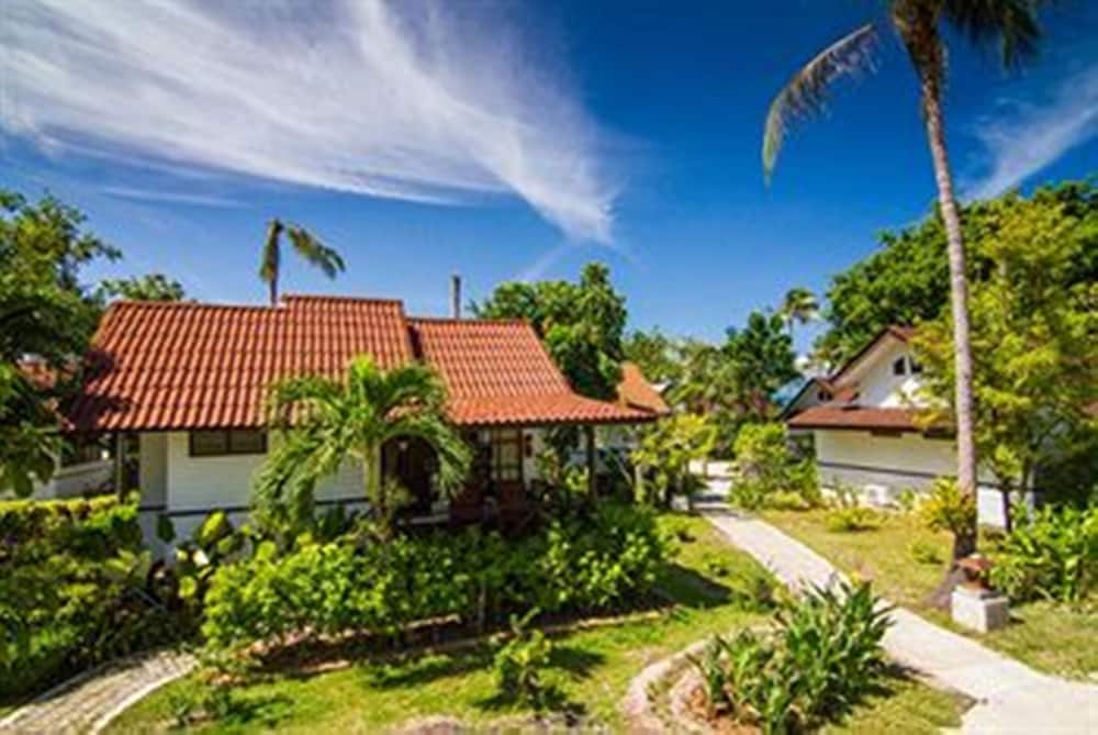 Coco Palm Beach Resort