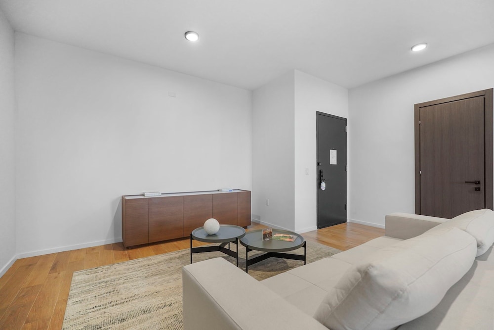 Bayside Apt with Stunning City Views