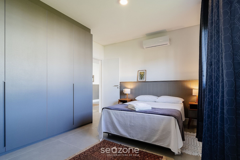 Stay in a Building With a Pool, Gym, and Leisure - SSL