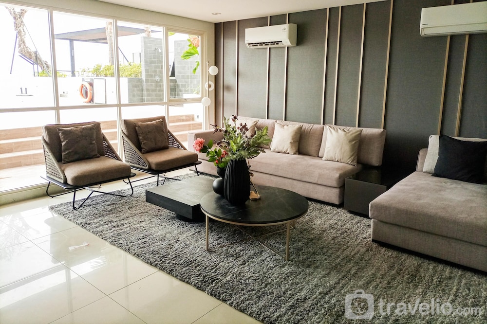 Modern Studio Near Ambarrukmo Plaza At Barsa City Apartment