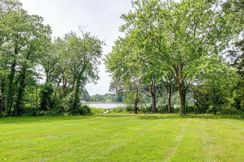 Waterfront Home w/ Hot Tub in Bozman Village!