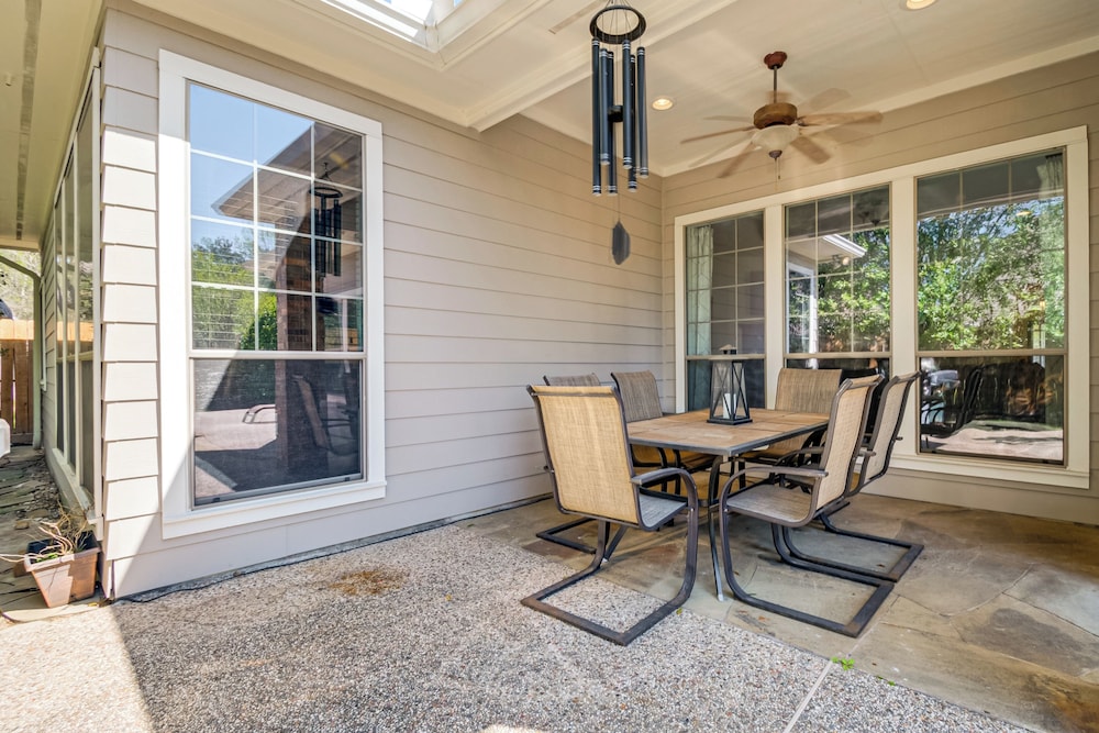 Near Cynthia Woods Mitchell Pavilion: Family Home!