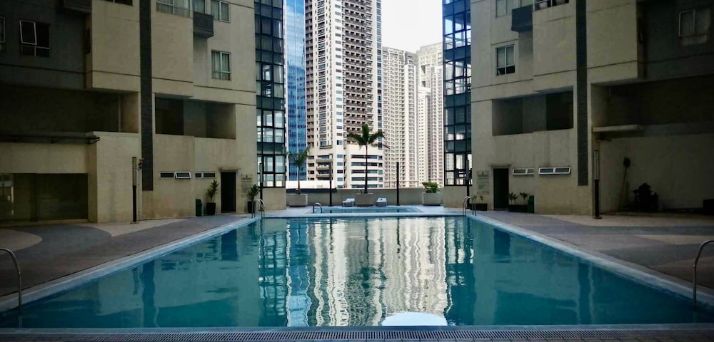 COZI bright and lovely condo view 5