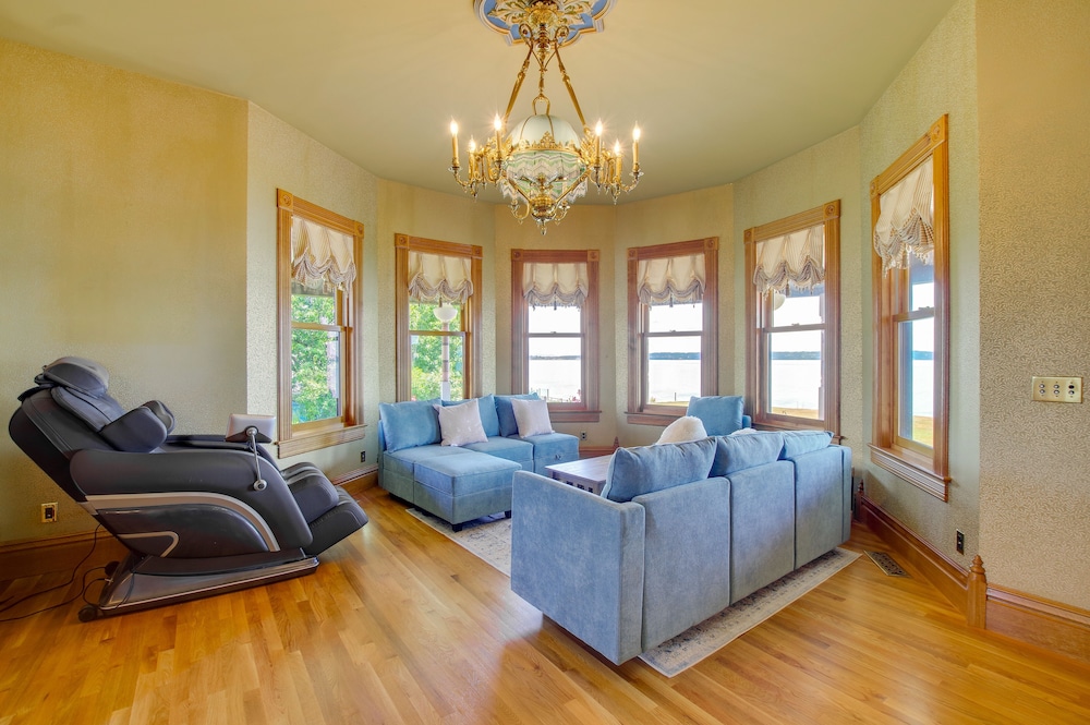 Bayfront Tulalip Vacation Rental w/ Beach Access! view 3