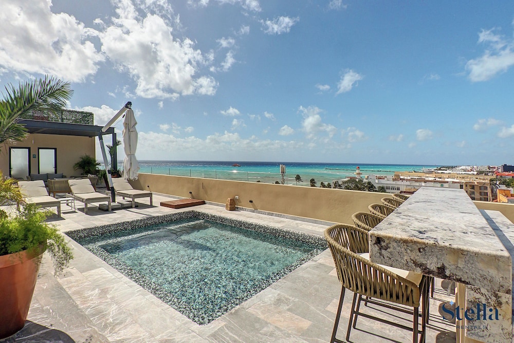 Condos with Oceanview Rooftop Pool