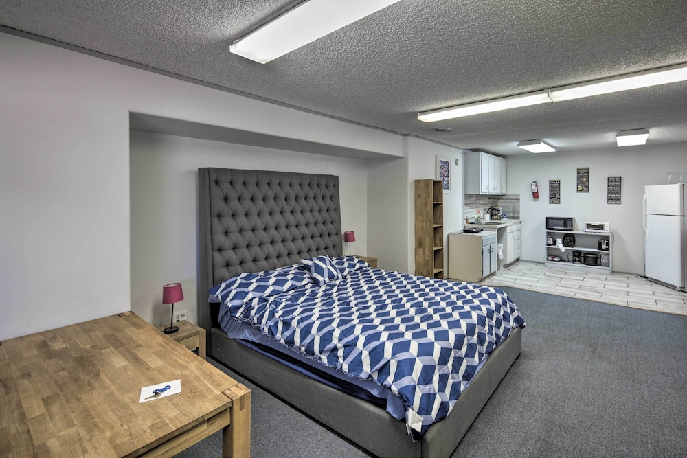 Apartment ~ 12 Mi From Hualapai Mountain Park
