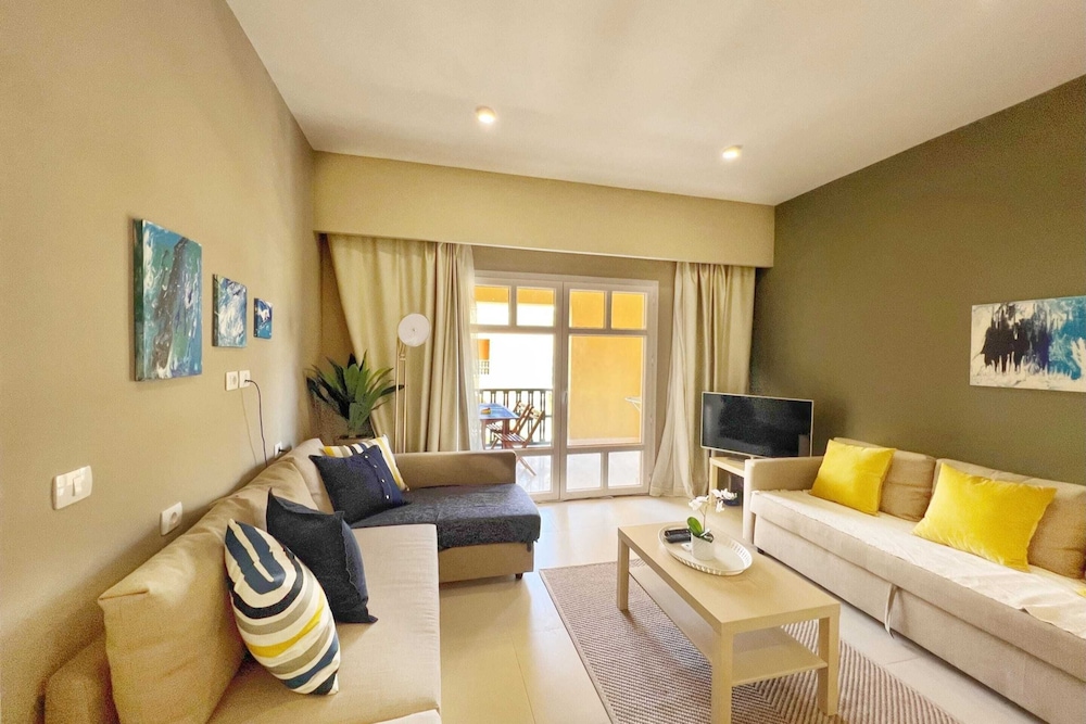 Xuru Stays I Minimal & Central 1bdr Apt. @ Abu Tig Marina