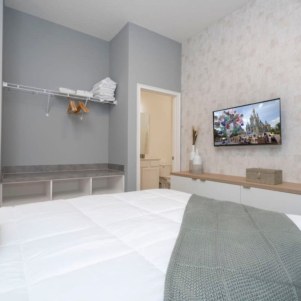 6152 Fantastic Spacious Home for Your Family
