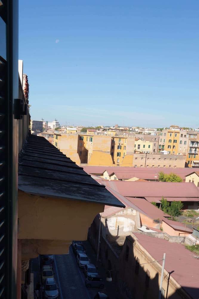 Colosseum Holidays - Luxury 3 Bedroom Apartment