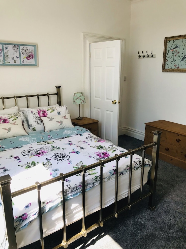 Character Town Centre ,1 Bed Flat, Boston view 3