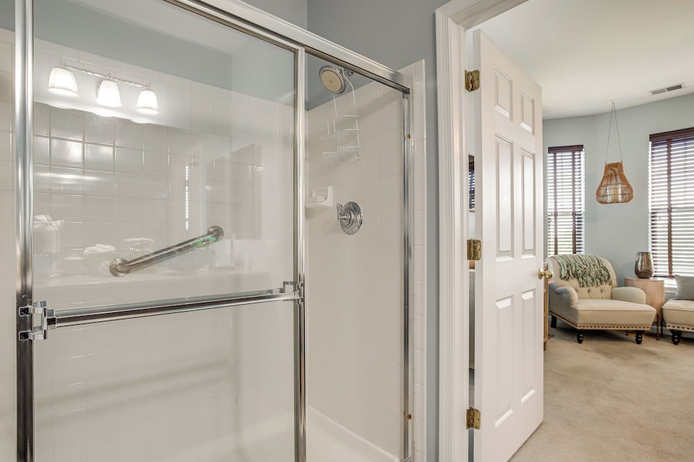Walkable Condo w/ Drawbridge Views in Cambridge