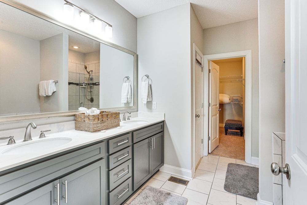 3 Mi to Pier Village: Dog-friendly St Simons Home!