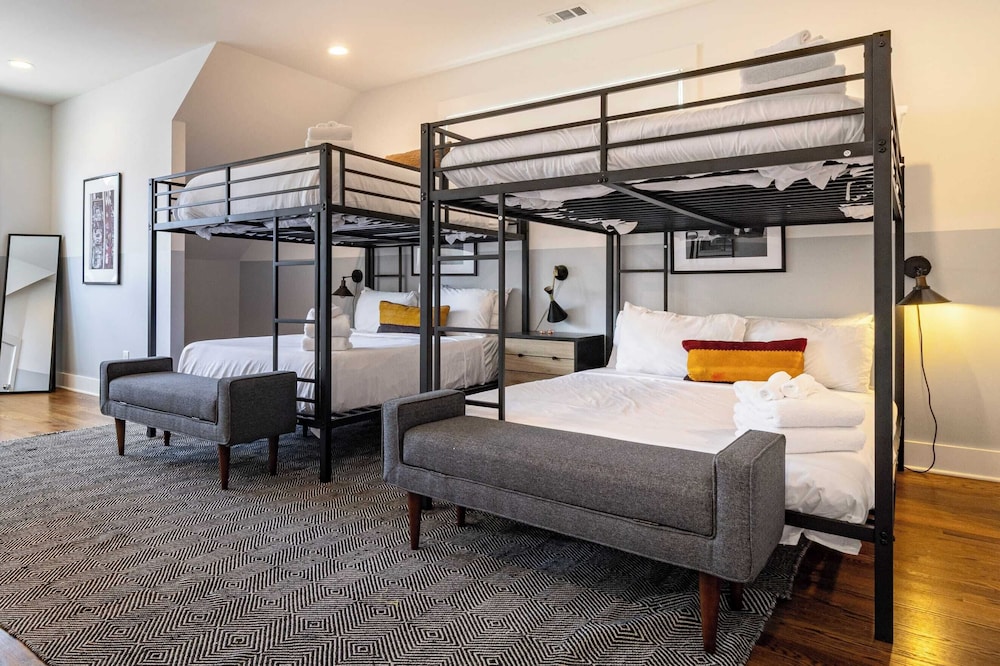 Sleeps 36 3 Townhomes, 12bdr, Mins to DT + Broadway Painted Ladies Nashville