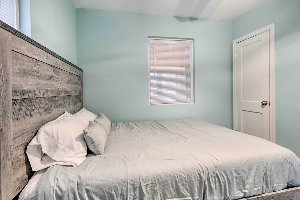 Updated North Beach Cottage: Pet Friendly! view 4