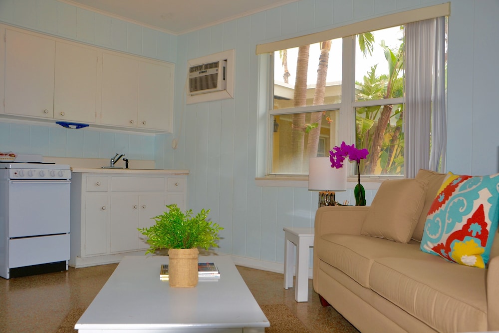 Stylish 3 Bedroom Townhouse in Brockley With Large Garden