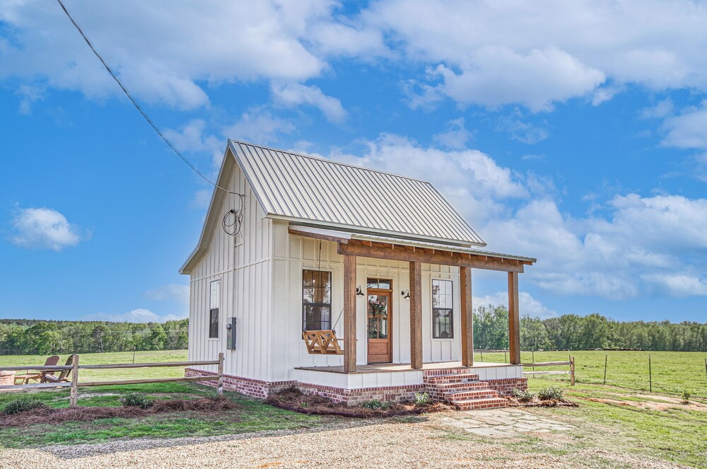 4-acre Plot: Farmhouse-chic Retreat in Forest!