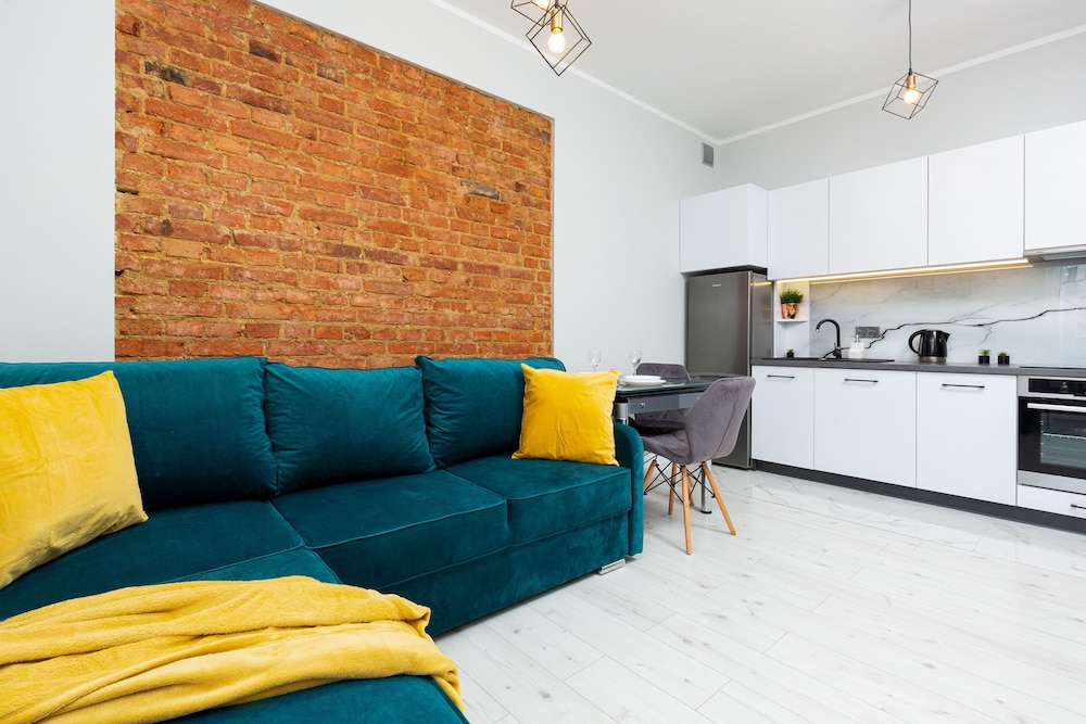 Modern Studio for Two by Renters view 3