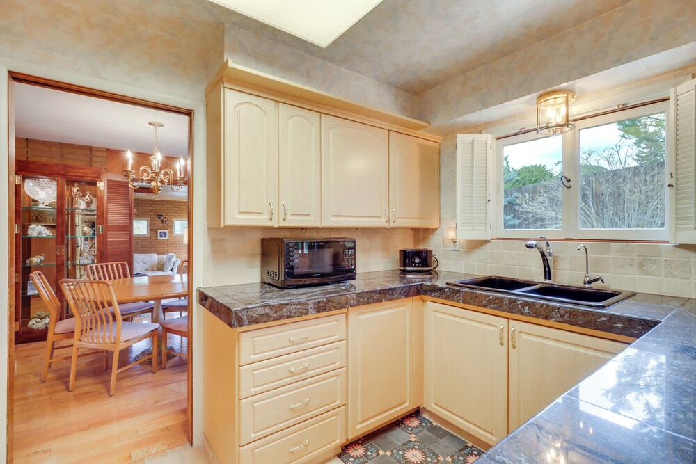 2 Living Areas + Library! Home 22 Mi to Mt Rose