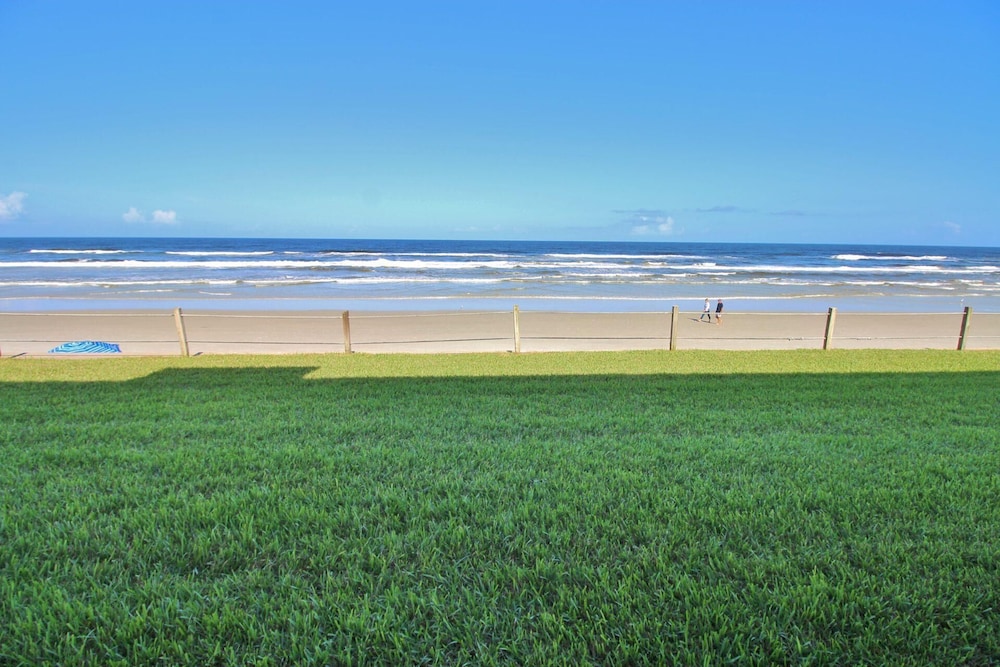 Colony Beach Club 126