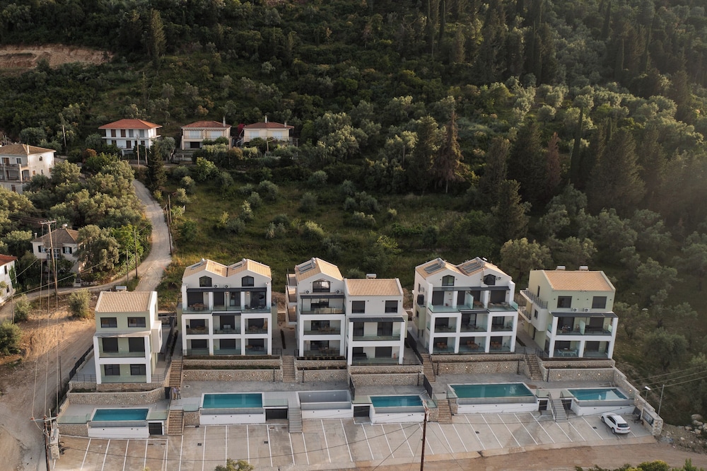 PHOS MAISONETTES NIKIANA
