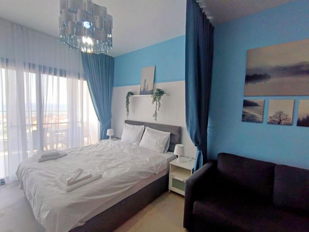 Azure Seaview Studio in Caesar Blue