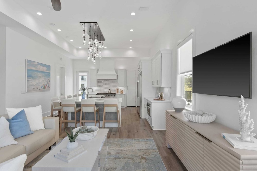 Pool, Hot Tub, Firepit, Walk to Beach Near Gulf Place