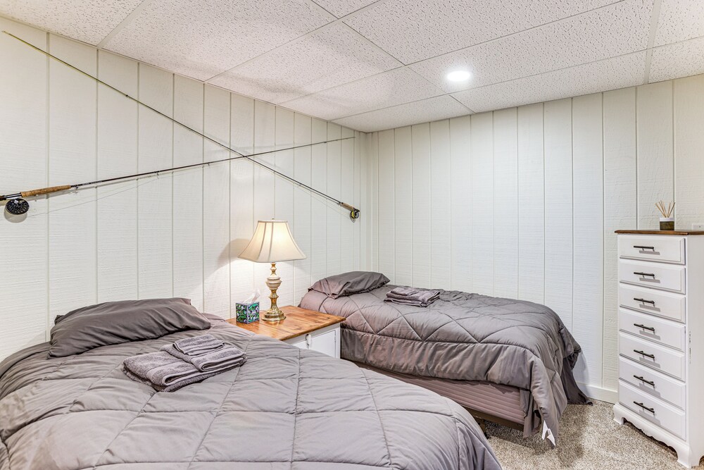 Waterfront Home on Duck Lake: 8 Mi to State Park!