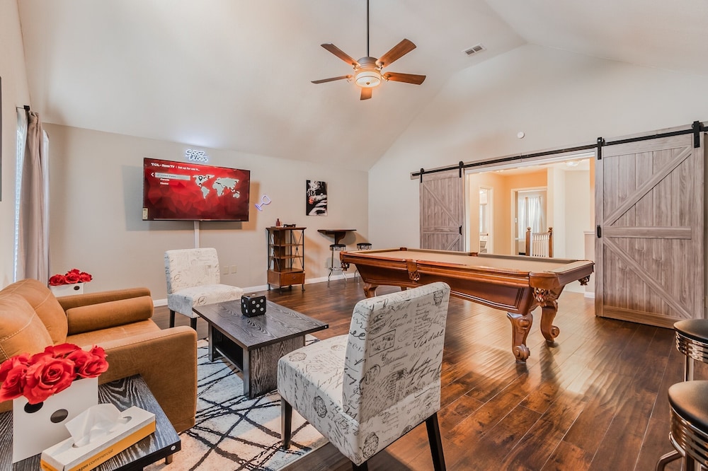 Discount Included! Stunning, Modern, Spacious Getaway Fits Any Group, 2 Game Rooms, Hot Tub 5 Bedroom Home by Redawning - Property Image 24