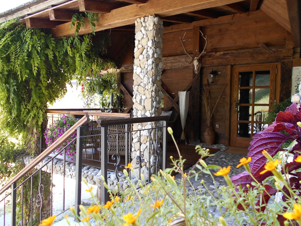 Cottage and Chalet Pr Klemuc view 2