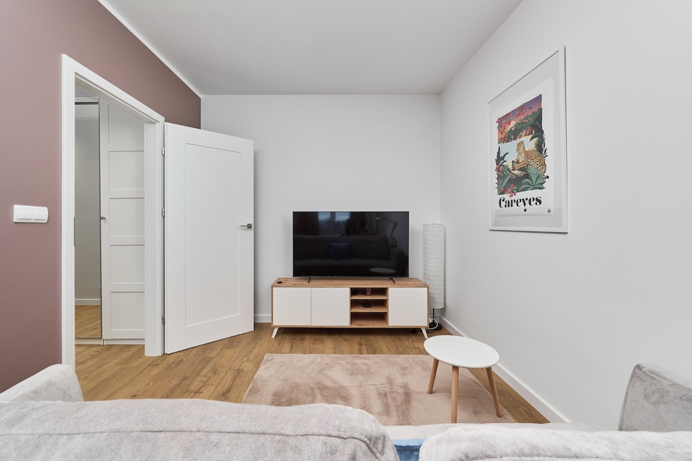 Home Office Flat Miedziana by Renters view 3