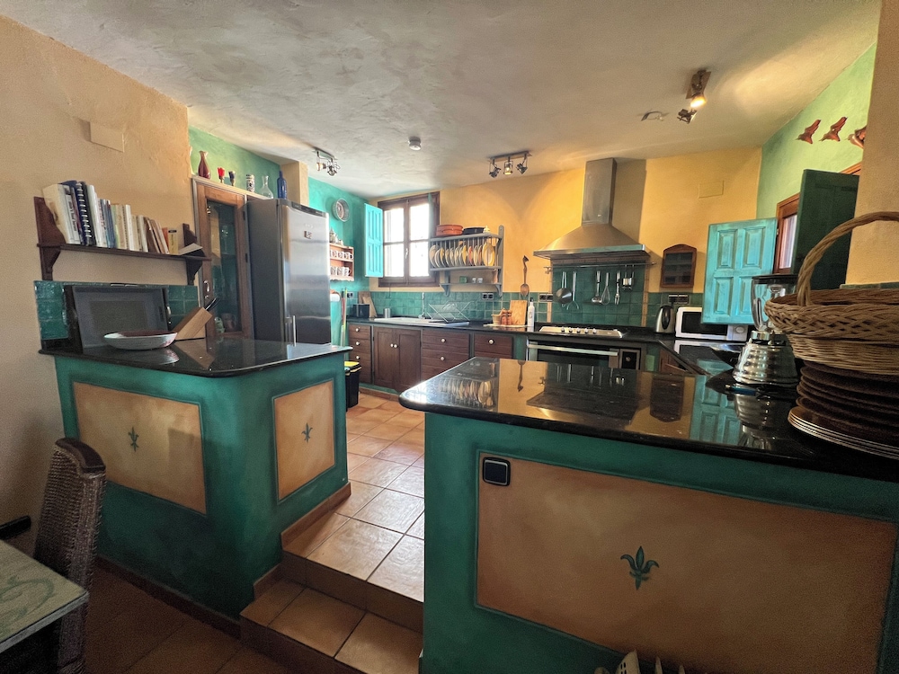 Cd-2102 · Three Bedroom Townhouse