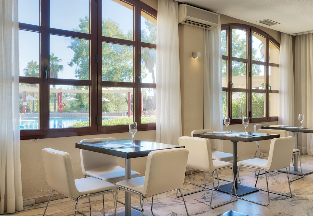 Badajoz Vacations - Hotel ILUNION Golf Badajoz - Property Image 1