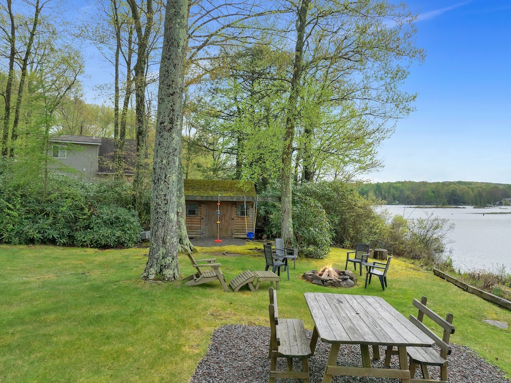 Lakefront Escape - Family Friendly Kayaks