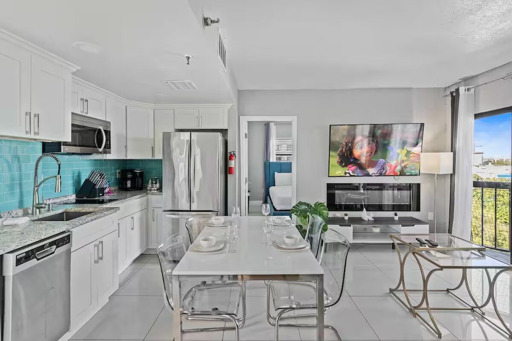 Enclave Swanky