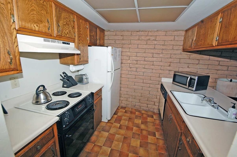 439 Ala Wai 136 3 Bedroom Condo by RedAwning
