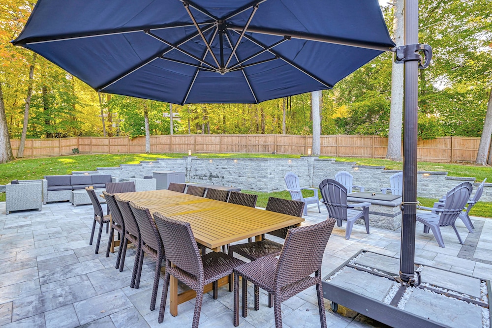 2 Mi to Six Flags: Lake George Home w/ Large Patio