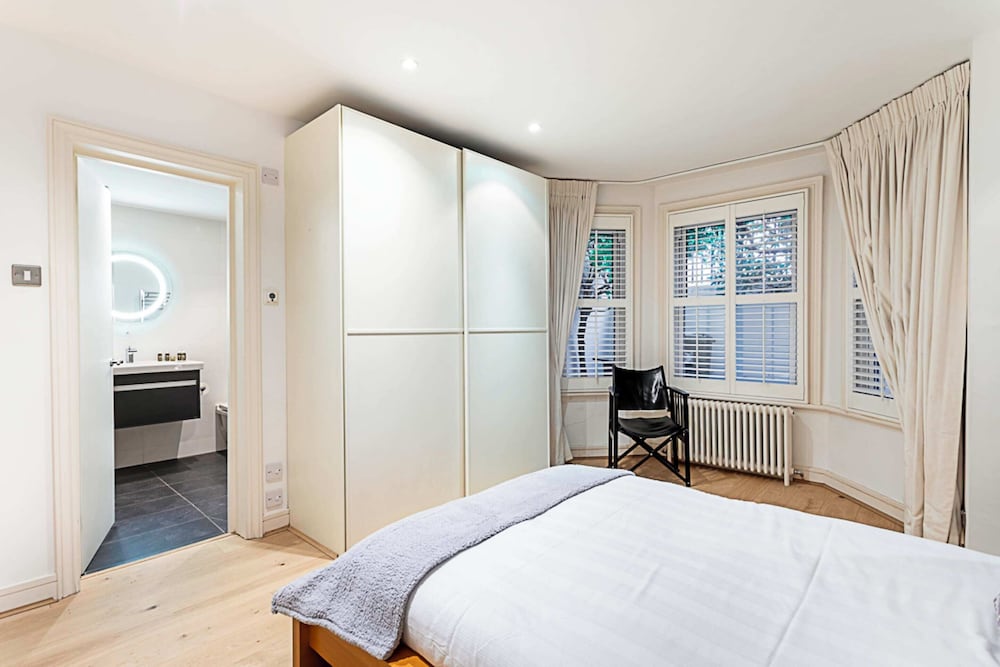 Richmond Hill Top Apartment