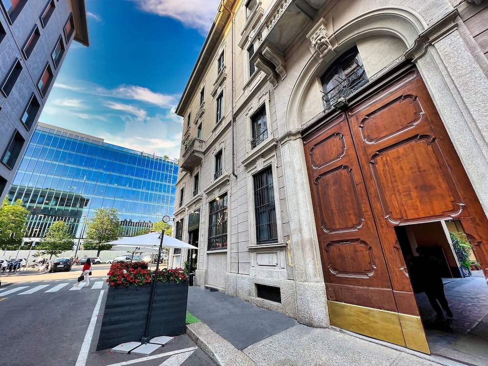 Chic & Green Penthouse - Domotic Comfort in Milans Trendy Nightlife District