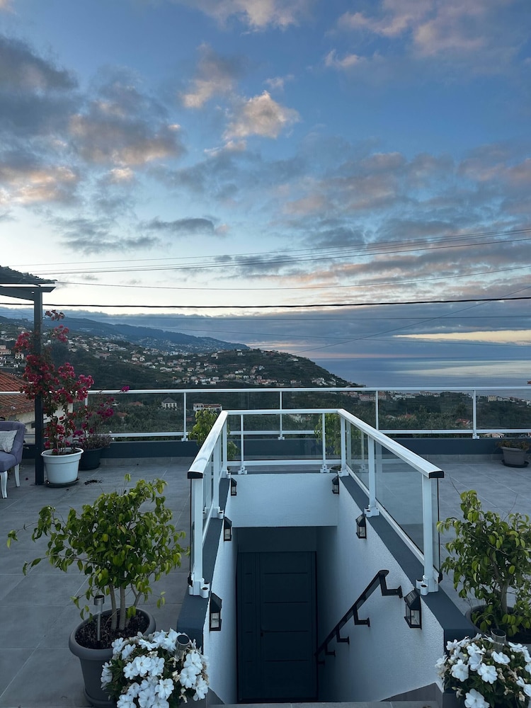 Miguel's Seaview Corner
