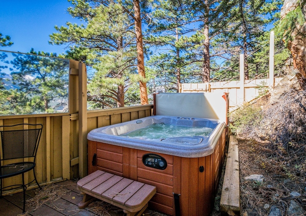 Cedar Upper Luxury Vacation At Windcliff 3 Bedroom Home by RedAwning - Property Image 18