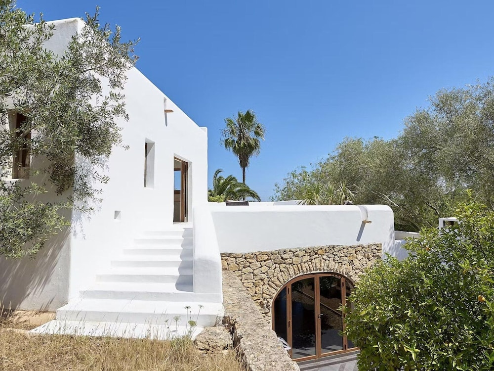 Idyllic Villa With Swimming Pool