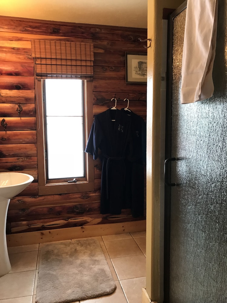Paradise Gateway B&B and Vacation Homes