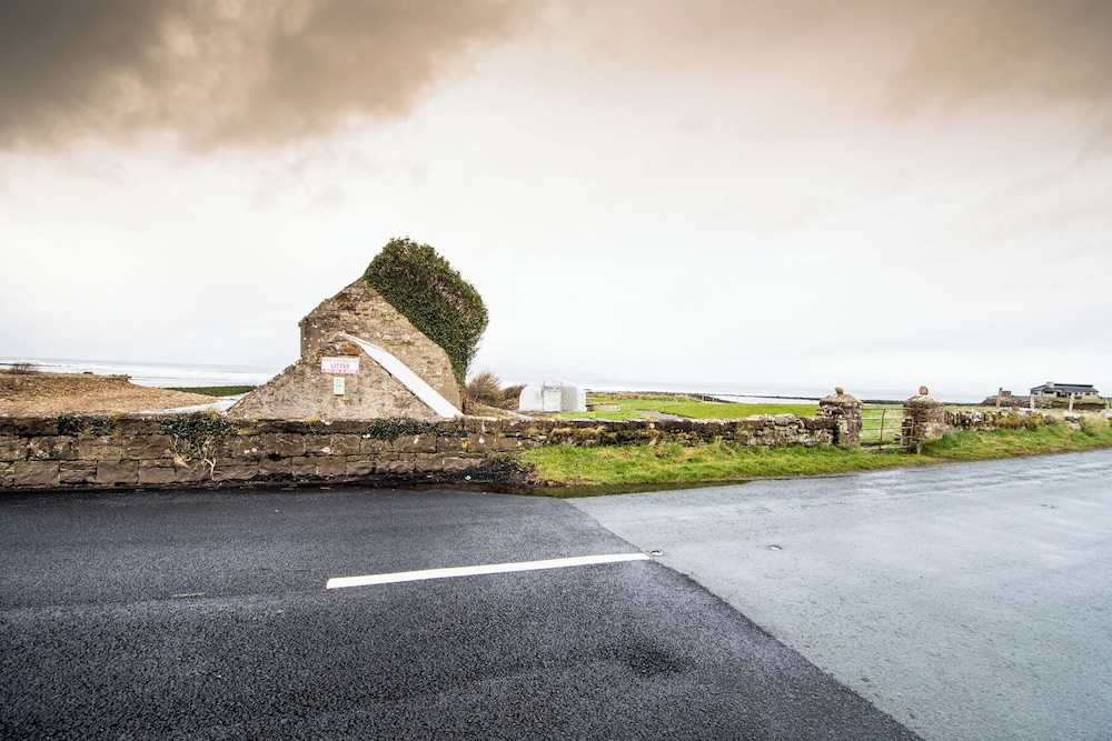 Fishery Cottages - Bundoran view 2