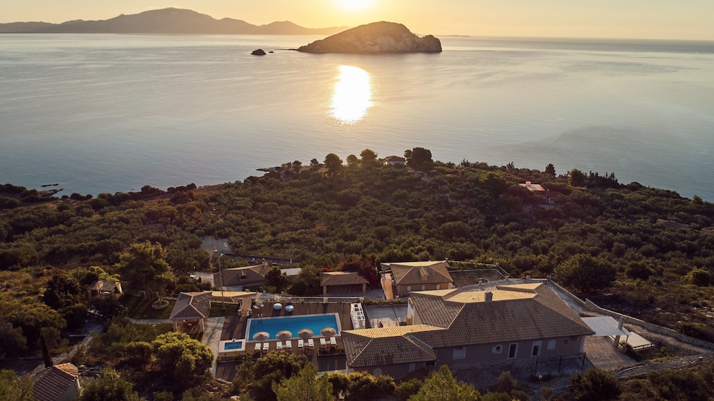 Serenus Luxury Villa